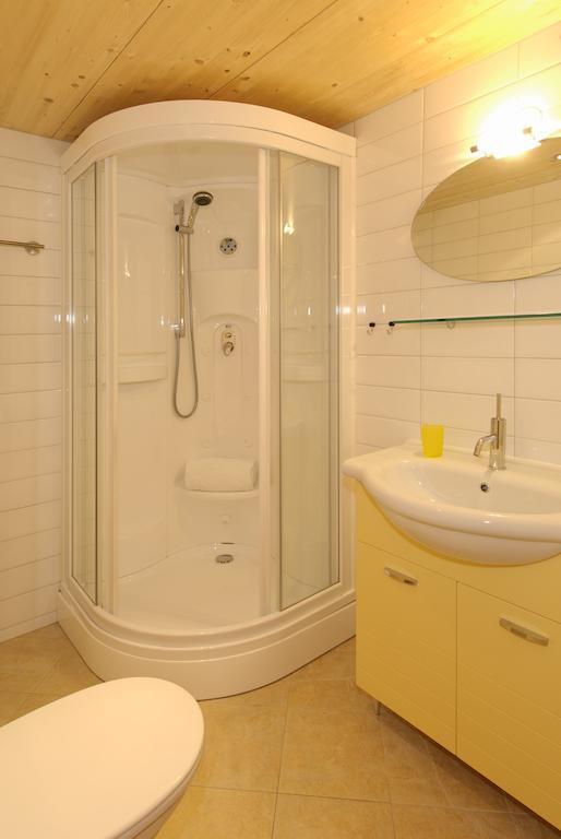 Ferienapartement Hinterdorf زيرمات الغرفة الصورة